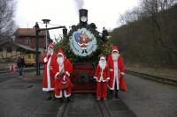 Nikol&auml;use vor Dampflok