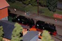 Zug im Bf&nbsp;Alexisbad (H0m-Anlage) mit Lok 99&nbsp;6101 und Vorspannlok 99&nbsp;6102