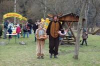 Osterhasen auf der Spielewiese