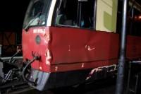 Sch&auml;den am Tw&nbsp;187&nbsp;015 nach Zusammenprall mit einem Traktor am 09.04.2010