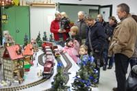 Besucher an der Gartenbahnanlage (1)