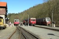 Zusammentreffen von Triebwagen&nbsp;187&nbsp;012, 187&nbsp;025 und 187&nbsp;019 im Bf&nbsp;Alexisbad