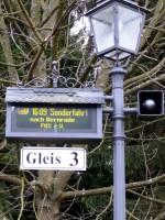 Zugzielanzeiger im Bahnhof Drei&nbsp;Annen Hohne bei der R&uuml;ckfahrt nach Gernrode