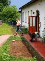 Die Fl&auml;che f&uuml;r den Fu&szlig;f&uuml;hlpfad ist vorbereitet.