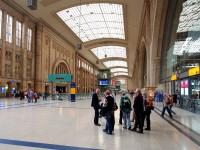 Herr Kammler von DB Station&Service AG f&uuml;hrt &uuml;ber den Leipziger Haupt&shy;bahnhof. (2)